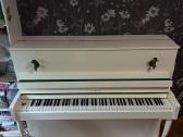 Baltas pianinas lyrika