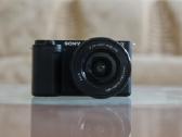 Kamera - fotoaparatas Sony Zv-e10 su objektyvu