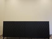 Juoda komoda 200 cm x 42 cm x 82 cm