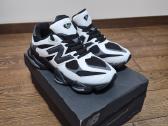 Parduodu naujus New Balance Black/white