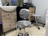 Parduodama nauja patogi kėdė manikiūro specialisto