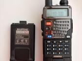 Baofeng Uv-5re Plus su dviem baterijomis