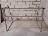Sidabrinės spalvos metalinės stalo kojos