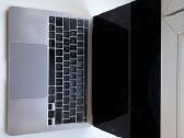 MacBook Pro (K033)