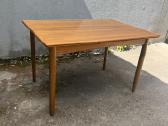 Mid-century valgomojo stalas