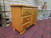 Vintažinė mid century medžio masyvo spintelė - nuotraukos Nr. 2
