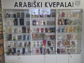 Baltos prekybinės vitrinos