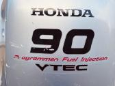 Laivo variklis Honda 90ag