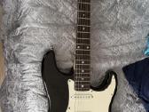 Elektrinė gitara ( juoda
