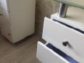 Stilingas ir kokybiškas manikiūro stalas su stikli - nuotraukos Nr. 2