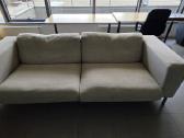Plati dvivietė tekstilinė sofa