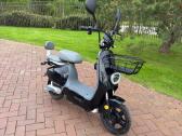 Elektrinis motoroleris B8