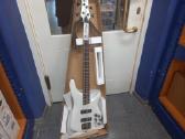 Ibanez bosine gitara