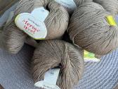 Nude spalvos merino vilnos siūlai