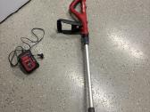 Akumuliatorinis trimeris Worcraft, 20v, su akumuli