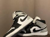 Nike Air Jordan 1 Mid Smoke Light Grey