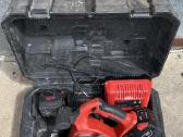 Akumuliatorinis diskinis pjuklas Milwaukee V28