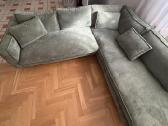 Parduodama žalia velvetinė sofa