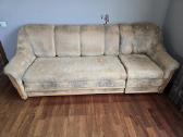 Sofa isitraukiama su patalynes deze.