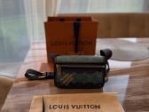 Lv Bosphore Wearable Wallet tase per peti