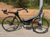 "Recumbent" tipo kelioninis dviratis