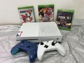Xbox One S 1tb + 2 pulteliai + 3 žaidimai