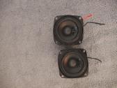 2x speaker drivers
