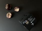 Universalus kelioniu adapteris su Usb. 2 Usb porta