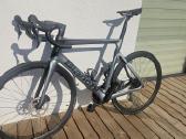 Bianchi Oltre Race (plentinis) ir Canyon Roadlite