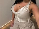 Lady looking for a beautiful date