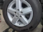 R16 nissan diskai Su padangom 215/65/16