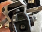Dji Air 3s dronas su 3 baterijomis