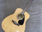 Yamaha F310 akustinė gitara su originaliu dėklu