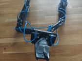 Stovas dviem monitoriams Macleanbrackets
