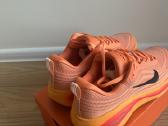 Nauji Nenešioti Nike Vomero Plus bėgimo batai - nuotraukos Nr. 4