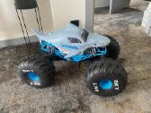 Radijo bangomis valdomas automobilis „monstras“