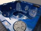 Lauko sūkurinė vonia jacuzzi su defektu