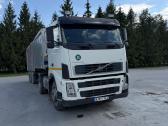 Volvo sunkvežimis su puspriekabe
