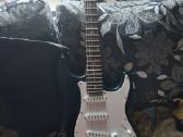Elektrinė gitara su kubu