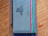 „numskull“ oficiali„playstation 25-mečio“ piniginė