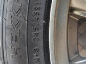 Tesla model S ,R19 ratllankiai su padangom - nuotraukos Nr. 5