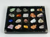 Mineralų kolekcija dėžutėje