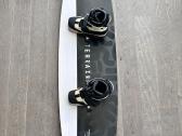 Slingshot Wakeboard lenta su batais