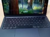 Apple MacBook Air 13 M2 8gb 256ssd su garantija