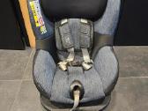 Britax Romer dualfix i-size sict inside autokėdutė