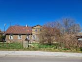 Pusė namo miesto centre