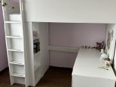 Ikea dviaukštė lova su spintele ir rašomu stalu