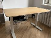 Pakeliamas Ikea Bekant stalas
