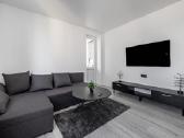 Sofa ir TV staliukas