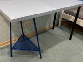 Ikea stalas su 2 mėlynom kojom lentynom